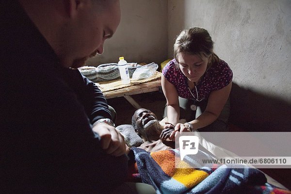 Mann  arbeiten  über  Gesundheitspflege  Gebet  Afrika  Mosambik