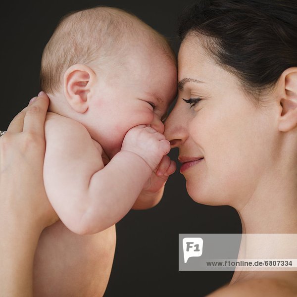Zusammenhalt  Pose  Junge - Person  Mutter - Mensch  Baby