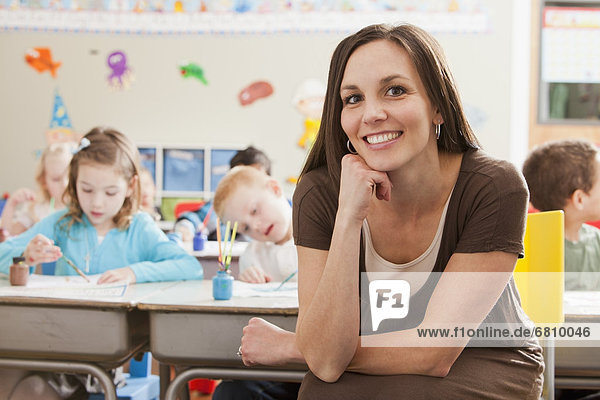 Teacher with children (4-5  6-7) during art classes