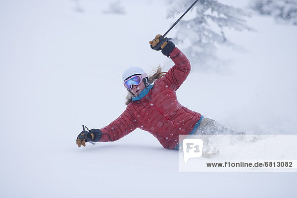 Frau  Skisport  Gesichtspuder