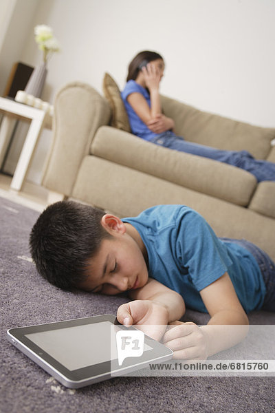 Boden  Fußboden  Fußböden  Junge - Person  schlafen  Ipad