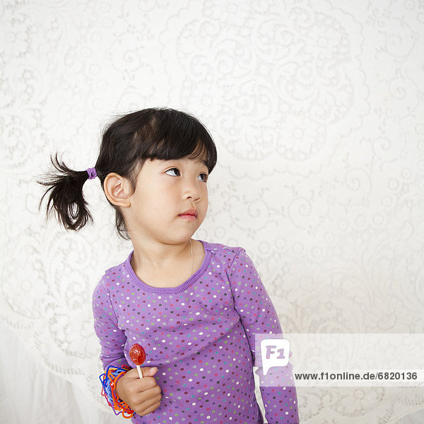 Portrait  schießen  Studioaufnahme  5-6 Jahre  5 bis 6 Jahre  Mädchen  Lutscher