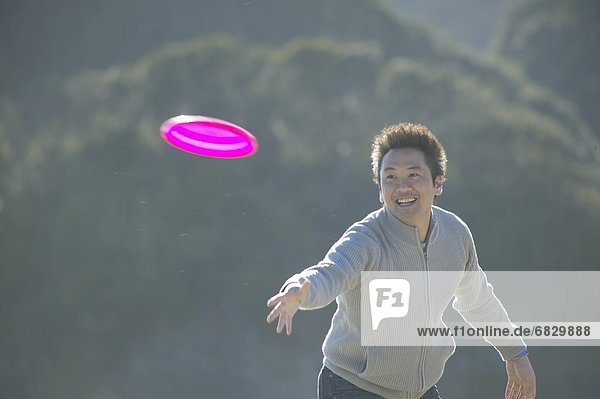 A man throwing frisbee