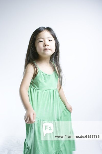Portrait  klein  grün  Kleidung  Mädchen  Kleid
