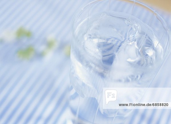Wasser  Glas  Eis  würfelförmig  Würfel