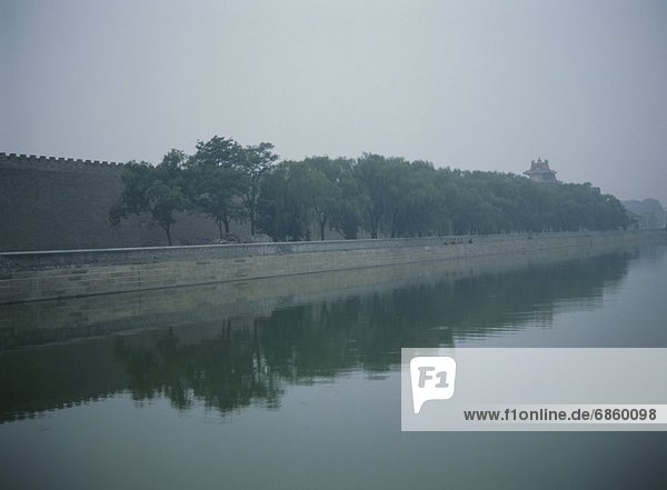 Wassergraben  Wand  Baum  Absperrung  Spiegelung  Peking  Hauptstadt  China