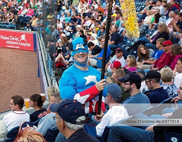 Amerika  klein  Nacht  Held  Spiel  Kleidung  Baseball  Super  3  Kapitän  Michigan  Popcorn  Straßenverkäufer