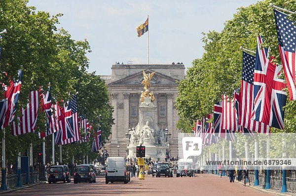 Einkaufszentrum  Europa  Großbritannien  London  Hauptstadt  Palast  Schloß  Schlösser  Besuch  Treffen  trifft  Fahne  Präsident  England