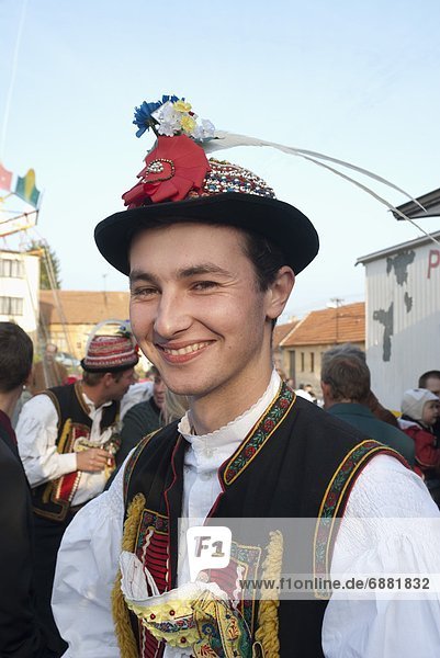 Europa  Mann  Dorf  Gesetz  Tschechische Republik  Tschechien  Fest  festlich  Kleidung  Festival  Mensch  Kleid