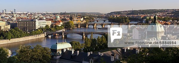 Prag  Hauptstadt  Europa  Brücke  Fluss  Tschechische Republik  Tschechien  Ansicht  Moldau