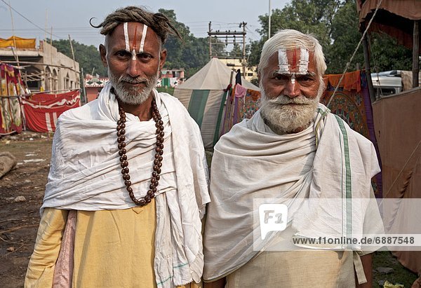 Two men with Vaishnavite sandalwood tilaks on their foreheads  one man with long uncut hair  Sonepur Cattle Fair  Bihar  India  Asia