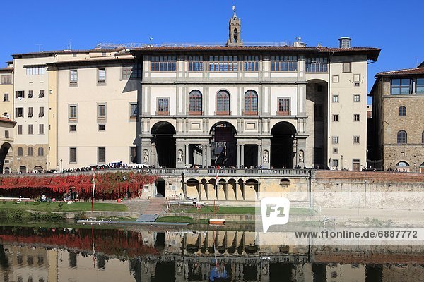 Europa  Fluss  Spiegelung  Galerie  Arno  UNESCO-Welterbe  Florenz  Italien  Toskana  Uffizien