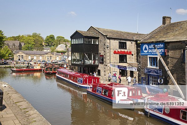 Narrowboats at Skipton Canal Basin  Skipton  North Yorkshire  Yorkshire  England  United Kingdom  Europe