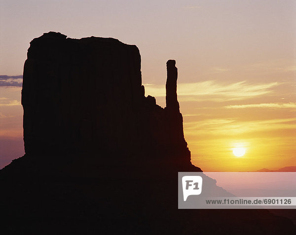 Vereinigte Staaten von Amerika  USA  Sonnenuntergang  Silhouette  Tal  Monument  Fäustling  Arizona  Spitzkoppe Afrika