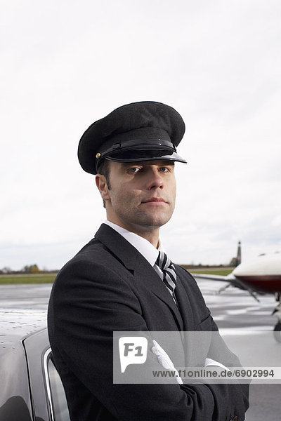 Portrait  Flughafen  Chauffeur  Fahrer