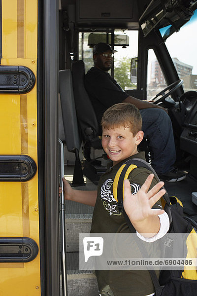 einsteigen  Junge - Person  Omnibus  Schule