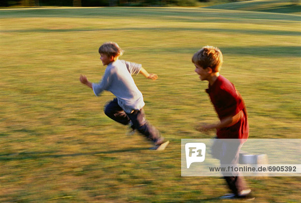 Außenaufnahme  Junge - Person  rennen  freie Natur