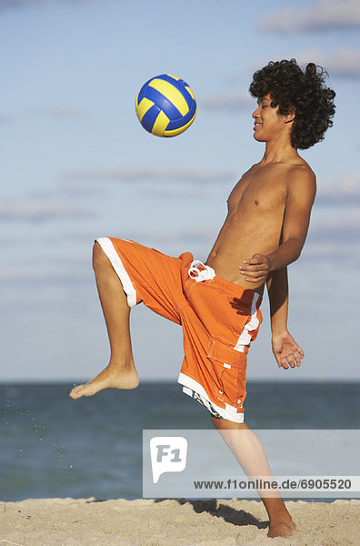 Strand Junge - Person Volleyball spielen