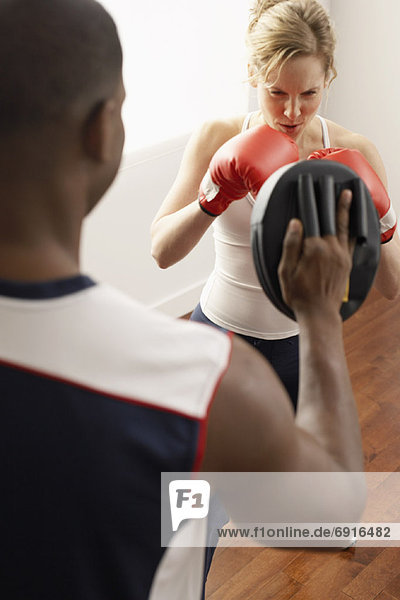 Weibliche Boxer-Training