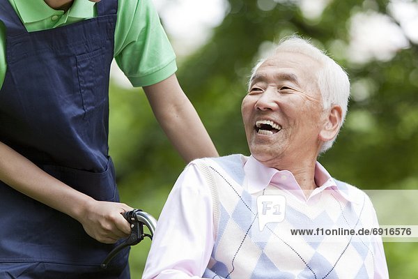 Senior  Senioren  Mann  sprechen  unterhalten  arbeiten  geselliges Beisammensein