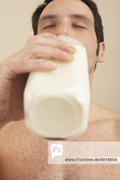 Man trinken Milch