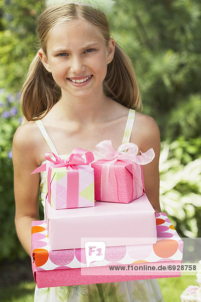 Geschenk  halten  Geburtstag  Mädchen