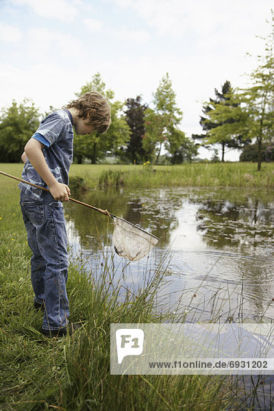 Junge - Person  angeln  Teich