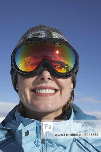 Frau  Skibrille  Schutzbrille  Ski  Kleidung