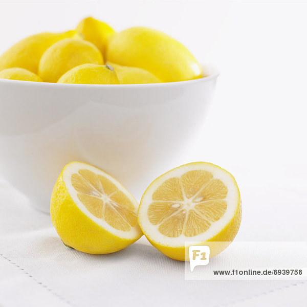 Schüssel mit Zitronen