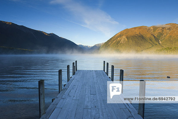 Lake Rotoiti  Nelson Lakes National Park  South Island  New Zealand