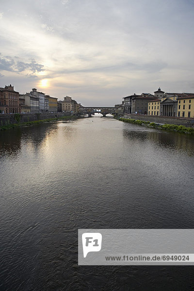 Ponte Vecchio  Arno River  Florence  Italy