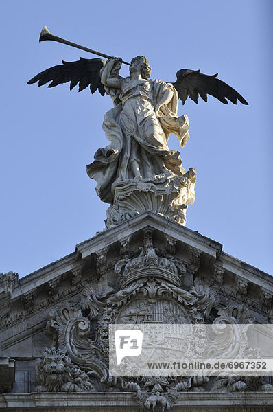 Statue  Engel  Sevilla  Spanien  Universität