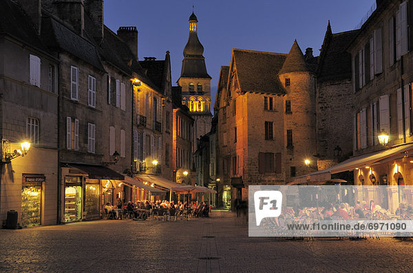 Place de la Liberte  Old Town of Sarlat-la-Caneda  Dordogne  Aquitaine  France