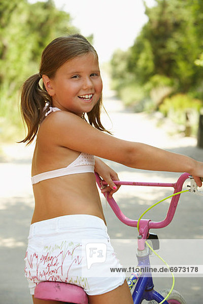 Mädchen-Fahrradfahren