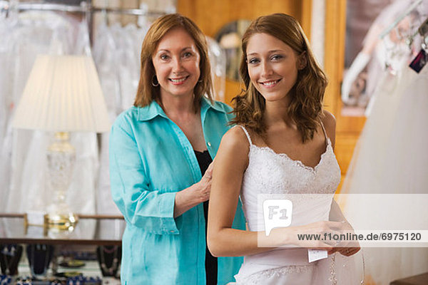 Braut  Hilfe  Inhaber  Laden  Kleid  Anprobe