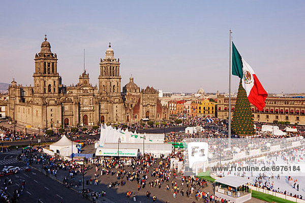 Mexico-Stadt  Hauptstadt  Stadt  Großstadt  Kathedrale  frontal  Weihnachten  Mexiko  Plaza de la Constitución - Mexiko-Stadt