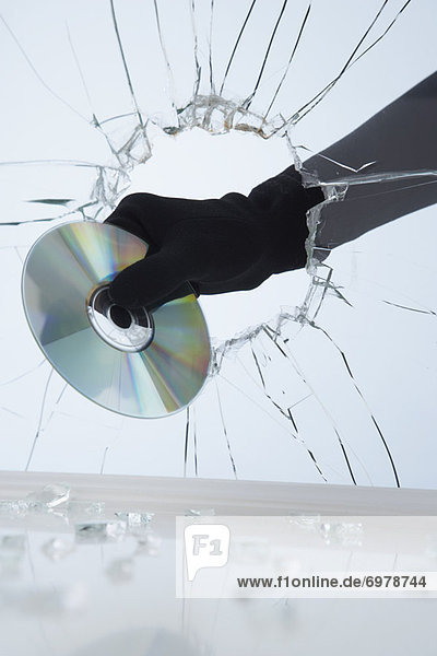 CD  compact disc  Glas  Diebstahl  klauen  zerbrochen