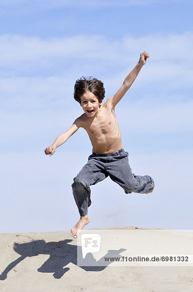 Strand  Junge - Person  klein  springen