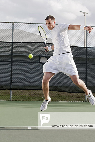 Mann spielen Tennis