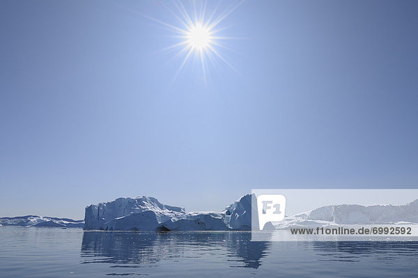 Eisberg  über  Bucht  Grönland  Ilulissat  Sonne