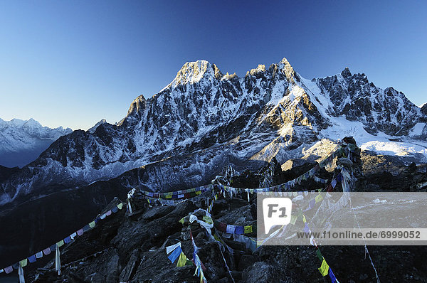 Mount Everest  Sagarmatha  Nepal