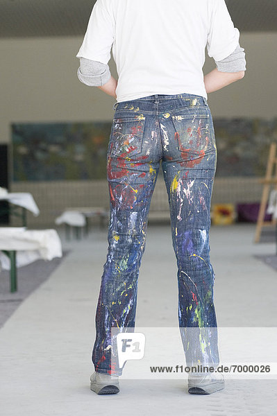 Rückansicht  Jeans  Ansicht  Kunstmaler  Maler  Kleidung  Österreich  Salzburg
