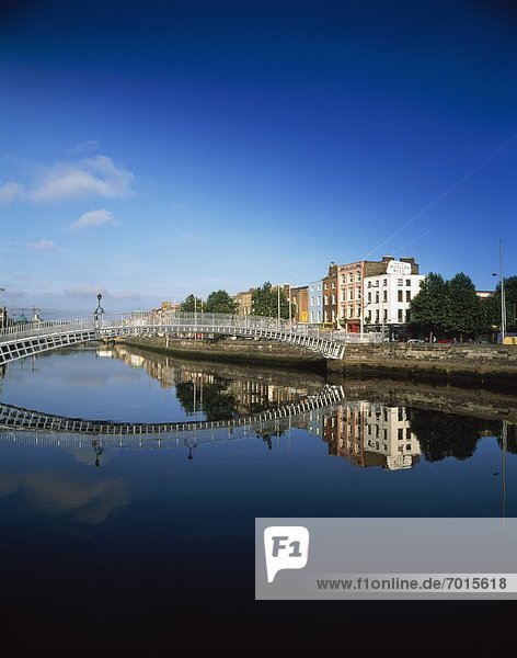 Dublin  Hauptstadt  Liffey  Halfpenny Bridge  Irland