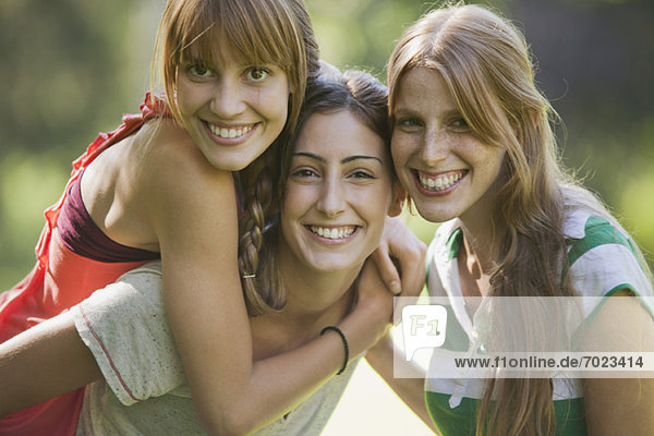Lächelnde junge Frauen  Portrait