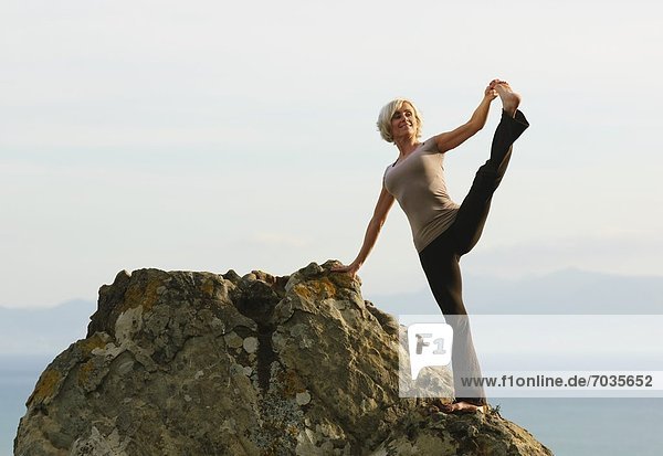 Frau Küste reifer Erwachsene reife Erwachsene Yoga 02 Position