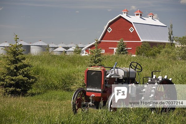 Traktor  Hintergrund  Feld  Scheune  rot
