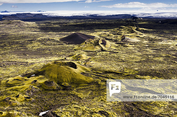 Luftaufnahme  mit Moos bewachsene Laki-Krater oder LakagÌgar  Kraterreihe  Hochland  Süd-Island  Su_urland  Island  Europa