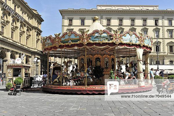 Kinderkarussell  Innenstadt  Florenz  Toskana  Italien  Europa