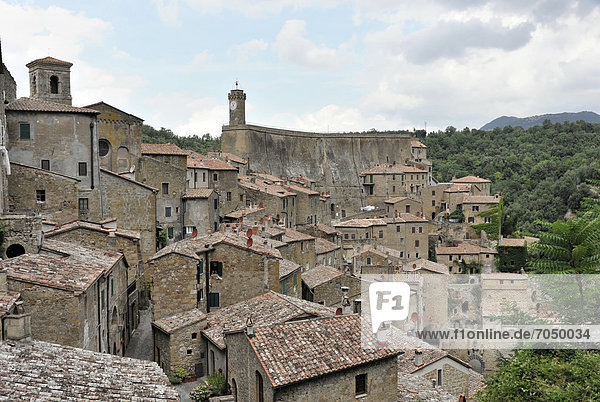 Historic tuff city  Sorano  Tuscany  Italy  Europe