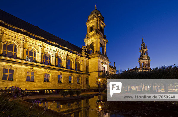 '''Altes Ständehaus'' auf der Brühlschen Terrasse bei Nacht  Hofkirche hinten  Dresden  Sachsen  Deutschland  Europa'